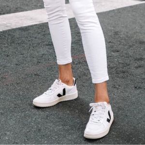 Veja Sneakers. Women’s T2. Size 8.